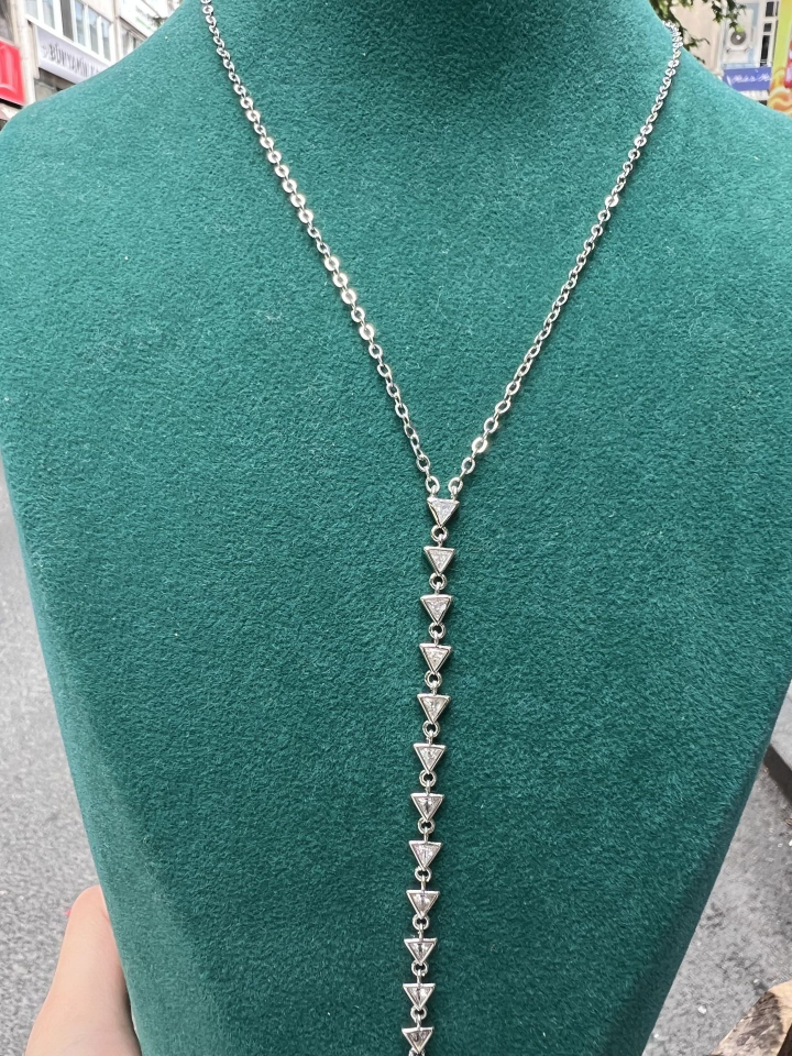 Silver Üçgen Taşlı Y Model Kolye